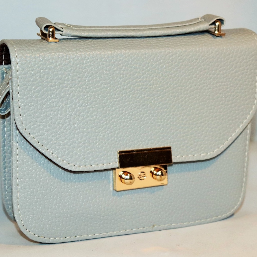 handle/leather style crossover